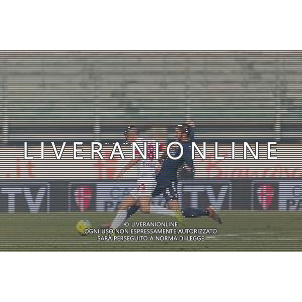 Campionato di Calcio Serie C - Lega Pro 2019/2020 Padova, Italia 02/02/2020 Padova vs Pesaro Nella foto: Alessandro Gabbani (Vis Pesaro) in contrasto su Davide Buglio (Padova) FOTO MATTIA RADONI-ALESSIO MARINI-AG ALDO LIVERANI SAS