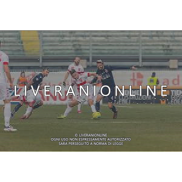 Campionato di Calcio Serie C - Lega Pro 2019/2020 Padova, Italia 02/02/2020 Padova vs Pesaro Nella foto: L\'anticipo di Alessandro Gabbani (Vis Pesaro) ai danni di Davide Buglio (Padova) FOTO MATTIA RADONI-ALESSIO MARINI-AG ALDO LIVERANI SAS