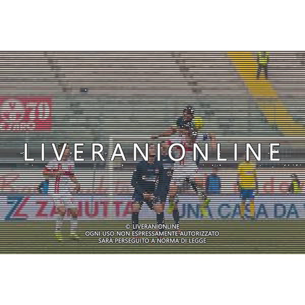 Campionato di Calcio Serie C - Lega Pro 2019/2020 Padova, Italia 02/02/2020 Padova vs Pesaro Nella foto: Il fallo del capitano Alessandro Gabbani (Vis Pesaro) ai danni del capitano Pompeu Da Silva Ronaldo (Padova) FOTO MATTIA RADONI-ALESSIO MARINI-AG ALDO LIVERANI SAS