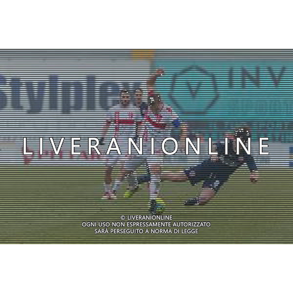 Campionato di Calcio Serie C - Lega Pro 2019/2020 Padova, Italia 02/02/2020 Padova vs Pesaro Nella foto: Il recupero palla non falloso di Pompeu Da Silva Ronaldo (Padova) contro Davide Voltan (Vis Pesaro) FOTO MATTIA RADONI-ALESSIO MARINI-AG ALDO LIVERANI SAS