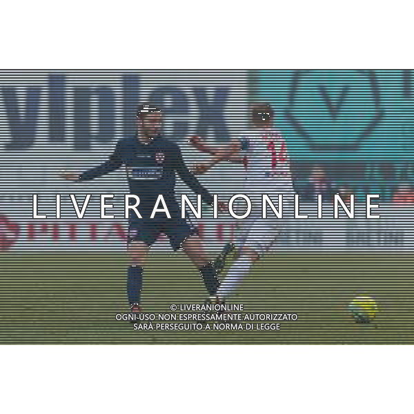 Campionato di Calcio Serie C - Lega Pro 2019/2020 Padova, Italia 02/02/2020 Padova vs Pesaro Nella foto: Pompeu Da Silva Ronaldo (Padova) in dribbling contro Alessandro Gabbani (Vis Pesaro) FOTO MATTIA RADONI-ALESSIO MARINI-AG ALDO LIVERANI SAS