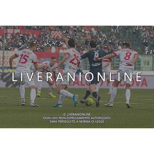 Campionato di Calcio Serie C - Lega Pro 2019/2020 Padova, Italia 02/02/2020 Padova vs Pesaro Nella foto: Davide Voltan (Vis Pesaro) tenta il dribbling in area padovana FOTO MATTIA RADONI-ALESSIO MARINI-AG ALDO LIVERANI SAS