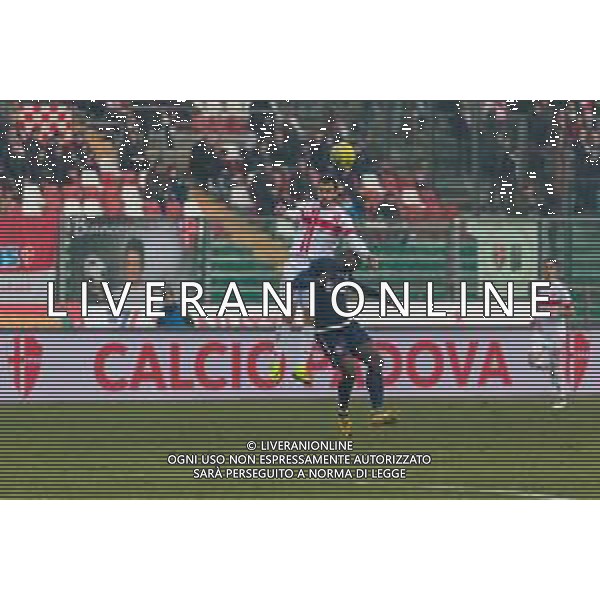 Campionato di Calcio Serie C - Lega Pro 2019/2020 Padova, Italia 02/02/2020 Padova vs Pesaro Nella foto: Il colpo di testa di Siniša Anđelkovic (Padova) contro Bismark Ngissah (Vis Pesaro) FOTO MATTIA RADONI-ALESSIO MARINI-AG ALDO LIVERANI SAS