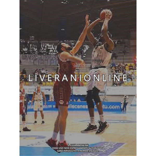 Campionato di Basket Serie A 2019/2020 Desio, Italia 02/02/2020 Acqua S. Bernardo Cantu vs Umana Reyer Venezia Nella foto: Hayes della S.Bernardo Cantu ostacolato da Watt della Umana Reyer Venezia FOTO SAVINO PAOLELLA-ALESSIO MARINI-AG ALDO LIVERANI SAS