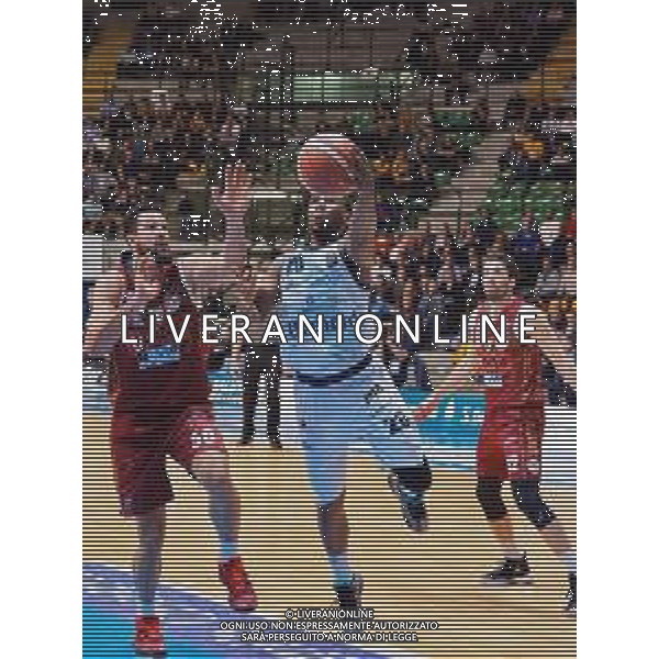 Campionato di Basket Serie A 2019/2020 Desio, Italia 02/02/2020 Acqua S. Bernardo Cantu vs Umana Reyer Venezia Nella foto: Joe Ragland della S.Bernardo Cantu contrastato da Watt della Umana Reyer Venezia FOTO SAVINO PAOLELLA-ALESSIO MARINI-AG ALDO LIVERANI SAS