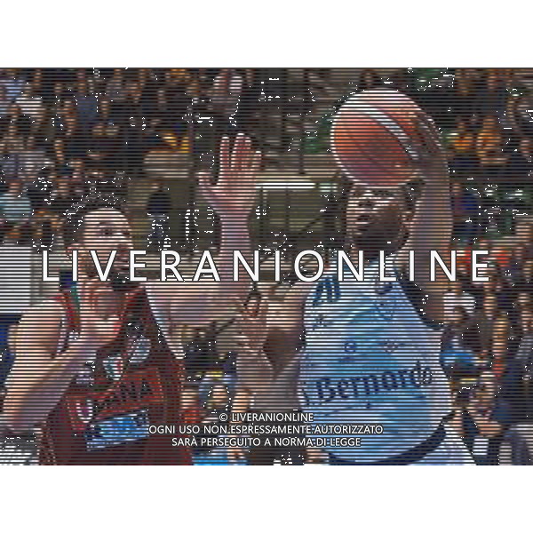 Campionato di Basket Serie A 2019/2020 Desio, Italia 02/02/2020 Acqua S. Bernardo Cantu vs Umana Reyer Venezia Nella foto: Joe Ragland della S.Bernardo Cantu contrastato da Watt della Umana Reyer Venezia FOTO SAVINO PAOLELLA-ALESSIO MARINI-AG ALDO LIVERANI SAS