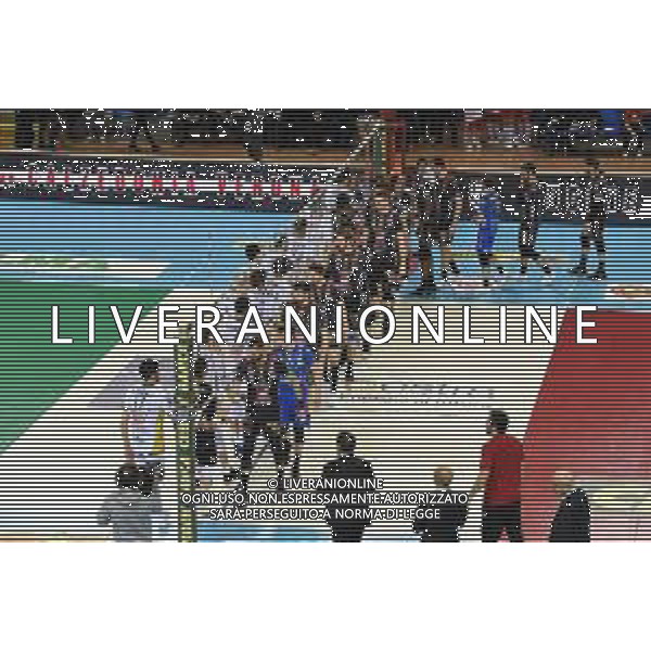 Campionato di Volley Superlega Serie A 2019/2020 Civitanova, Italia 02/02/2020 Cucine Lube Civitanova - Calzedonia Verona Nella foto: Saluti delle due squadre FOTO ROBERTO BARTOMEOLI-ALESSIOMARINI-AG ALDO LIVERANI SAS