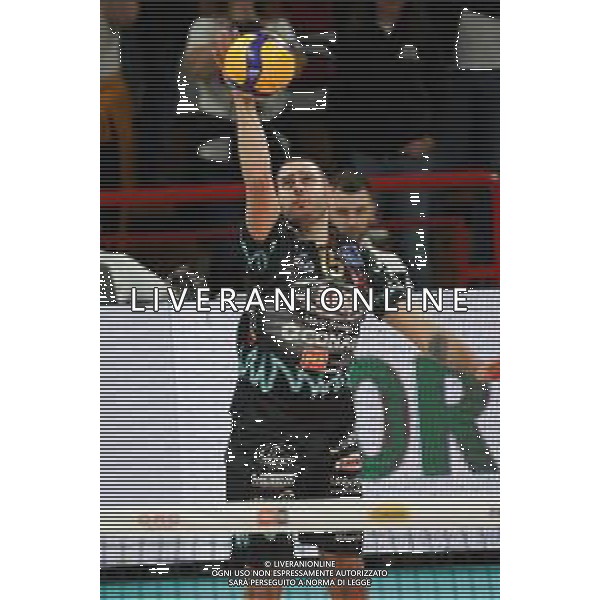 Campionato di Volley Superlega Serie A 2019/2020 Perugia, Italia 02/02/2020 Sir Safety Conad Perugia vs Kioene Padova Nella foto: giuliano de cecco (n.15 palleggiatore sir safety conad perugia) alla battuta ©Loris Cerquiglini - Alessio Marini / AGENZIA ALDO LIVERANI SAS