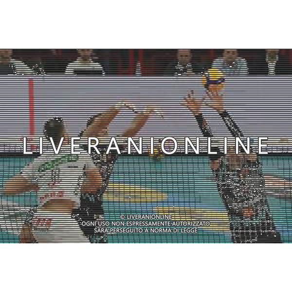 Campionato di Volley Superlega Serie A 2019/2020 Perugia, Italia 02/02/2020 Sir Safety Conad Perugia vs Kioene Padova Nella foto: randazzo luigi (n.18 schiacciatore kioene padova) schiaccia mirko podrascanin (n.18 centrale sir safety conad perugia)a muro ©Loris Cerquiglini - Alessio Marini / AGENZIA ALDO LIVERANI SAS