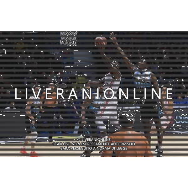 Campionato di Basket Serie A 2019/2020 Cremona, Italia 02/02/2020 Vanoli Basket Cremona vs Grissin Bon Reggio Emilia Nella foto: Entrata a canestro di Will CHERRY della Grissin Bon Reggio Emilia FOTO MATTEO CASONI-ALESSIO MARINI-AG ALDO LIVERANI SAS