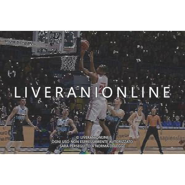 Campionato di Basket Serie A 2019/2020 Cremona, Italia 02/02/2020 Vanoli Basket Cremona vs Grissin Bon Reggio Emilia Nella foto: Josh OWENS della Grissin Bon Reggio Emilia appoggia a canestro FOTO MATTEO CASONI-ALESSIO MARINI-AG ALDO LIVERANI SAS