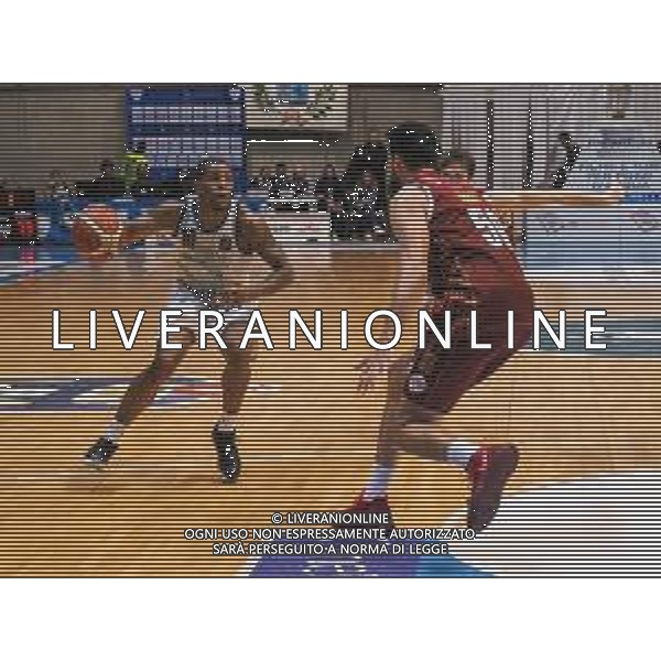 Campionato di Basket Serie A 2019/2020 Desio, Italia 02/02/2020 Acqua S. Bernardo Cantu vs Umana Reyer Venezia Nella foto: Clark della S.Bernardo Cantu ostacolato da Watt della Umana Reyer Venezia FOTO SAVINO PAOLELLA-ALESSIO MARINI-AG ALDO LIVERANI SAS
