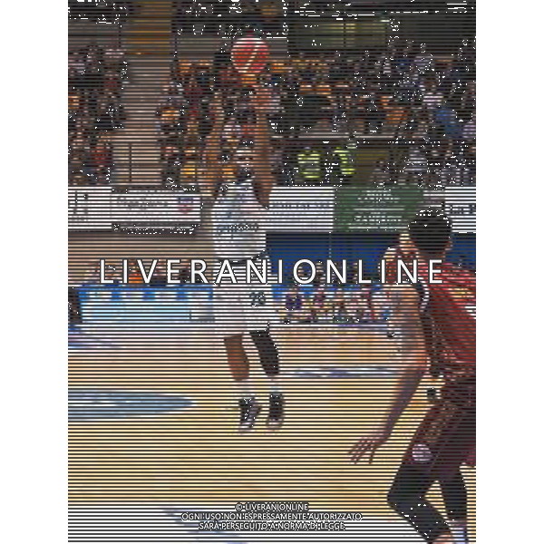 Campionato di Basket Serie A 2019/2020 Desio, Italia 02/02/2020 Acqua S. Bernardo Cantu vs Umana Reyer Venezia Nella foto: Joe Ragland della S.Bernardo Cantu al tiro contrastato da Daye della Umana Reyer Venezia FOTO SAVINO PAOLELLA-ALESSIO MARINI-AG ALDO LIVERANI SAS