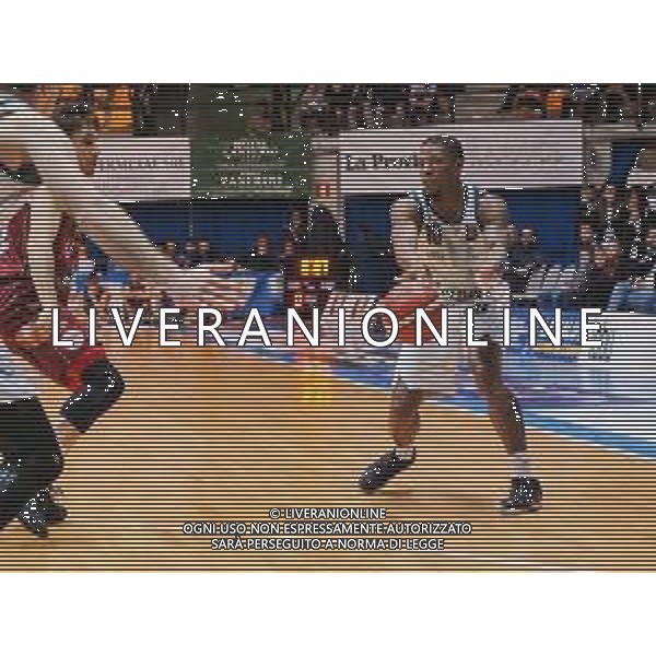 Campionato di Basket Serie A 2019/2020 Desio, Italia 02/02/2020 Acqua S. Bernardo Cantu vs Umana Reyer Venezia Nella foto: Clark della S.Bernardo Cantu ostacolato da De Nicolao della Umana Reyer Venezia FOTO SAVINO PAOLELLA-ALESSIO MARINI-AG ALDO LIVERANI SAS