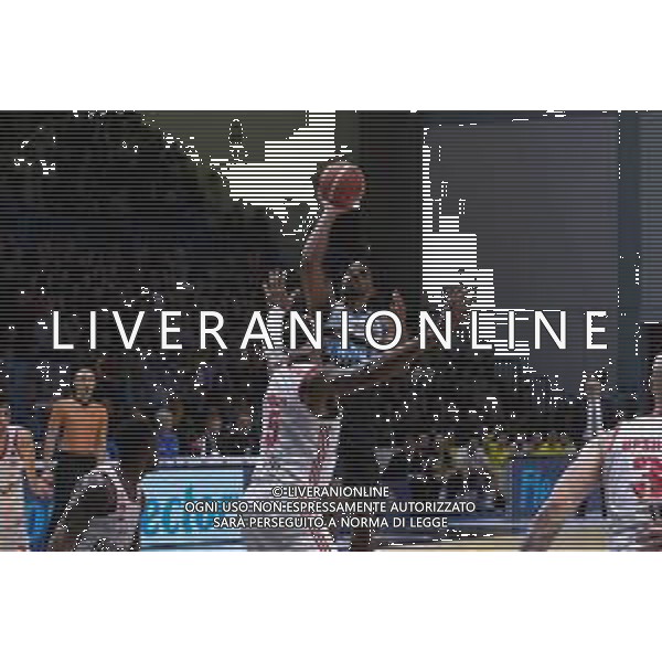 Campionato di Basket Serie A 2019/2020 Cremona, Italia 02/02/2020 Vanoli Basket Cremona vs Grissin Bon Reggio Emilia Nella foto: WESLEY SAUNDERS della Vanoli Cremona al tiro dall\'area FOTO MATTEO CASONI-ALESSIO MARINI-AG ALDO LIVERANI SAS