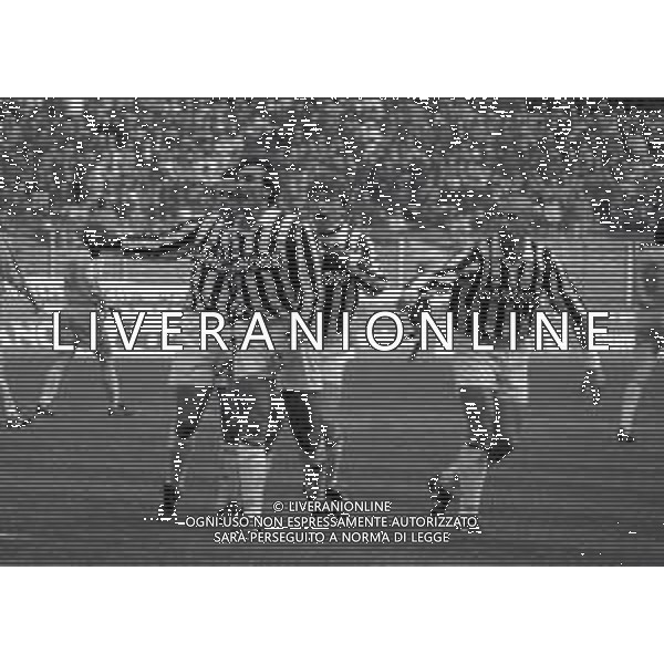03-01-1993 TORINO CAMPIONATO DI CALCIO SERIE A JUVENTUS PARMA 2-2 NELLA FOTO ABBRACCI GIOCATORI JUVENTUS DOPO IL GOAL AG ALDO LIVERANI SAS