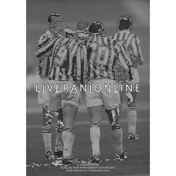 03-01-1993 TORINO CAMPIONATO DI CALCIO SERIE A JUVENTUS PARMA 2-2 NELLA FOTO ABBRACCI GIOCATORI JUVENTUS DOPO IL GOAL AG ALDO LIVERANI SAS