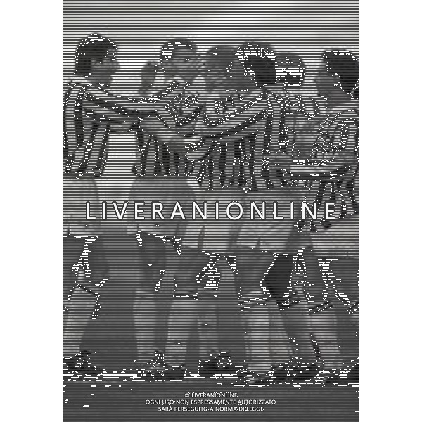 03-01-1993 TORINO CAMPIONATO DI CALCIO SERIE A JUVENTUS PARMA 2-2 NELLA FOTO ABBRACCI GIOCATORI JUVENTUS DOPO IL GOAL AG ALDO LIVERANI SAS