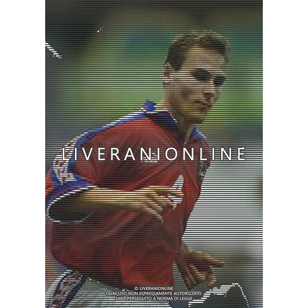 RETROSPETTIVA PAVEL NEDVED CALCIATORE NELLA FOTO PAVEL NEDVED CON LA MAGLIA DELLA NAZIONALE DELLA REPUBBLICA CECA NELL\'ANNO 1997 AG ALDO LIVERANI SAS