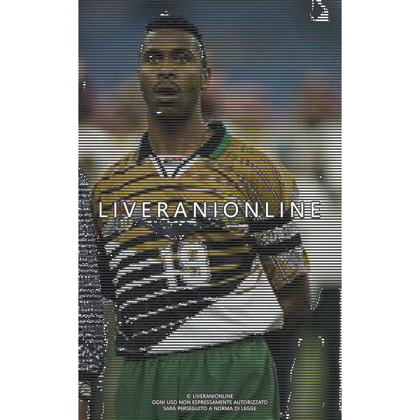 17-12-1997 TORNEO DI RIYAD URUGUAY SUD AFRICA NELLA FOTO Lucas RADEBE AG ALDO LIVERANI SAS