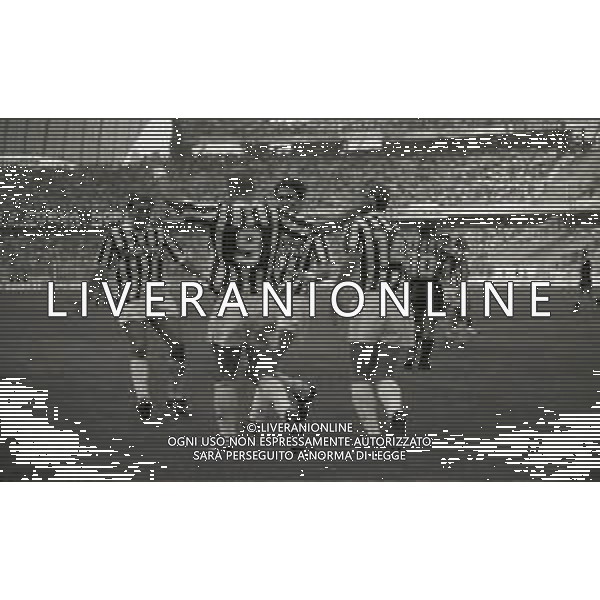 13-09-1992 TORINO CAMPIONATO DI CALCIO SERIE A JUVENTUS ATALANTA 4-1 NELLA FOTO ESULTANZA GIOCATORI JUVENTUS DOPO IL GOAL AG ALDO LIVERANI SAS