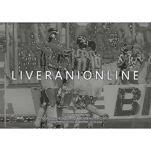 13-09-1992 TORINO CAMPIONATO DI CALCIO SERIE A JUVENTUS ATALANTA 4-1 NELLA FOTO ABBRACCI GIOCATORI JUVENTUS DOPO IL GOAL AG ALDO LIVERANI SAS