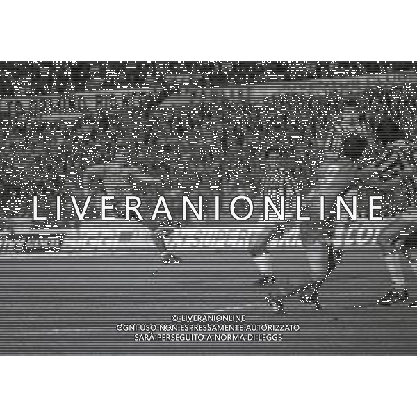 04-04-1990 TORINO SEMFINALE DI ANDATA DI COPPA UEFA JUVENTUS COLONIA 3-2 NELLA FOTO TIRO PIERRE LITTBARSKI AG ALDO LIVERANI SAS