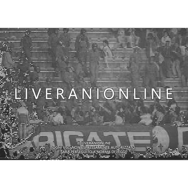 02-05-1990 TORINO FINALE DI ANDATA DI COPPA UEFA JUVENTUS FIORENTINA 3-1 NELLA FOTO SCONTRI TRA TIFOSI SUGLI SPALTI AG ALDO LIVERANI SAS