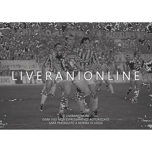 02-05-1990 TORINO FINALE DI ANDATA DI COPPA UEFA JUVENTUS FIORENTINA 3-1 NELLA FOTO NICOLO\' NAPOLI E LUBOS KUBIK AG ALDO LIVERANI SAS