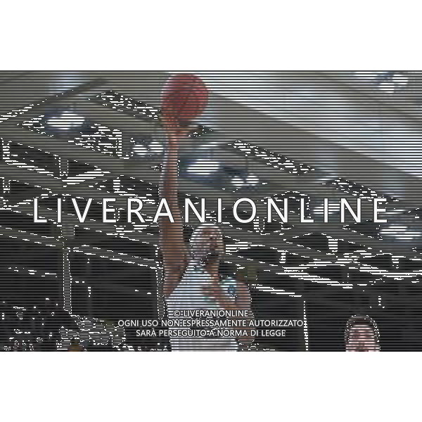 Basket EuroCup 2019/2020 Trento, Italia 04/02/2020 Dolomiti Energia Trento vs Darussafaka Tekfen Istanbul Nella foto: Jarrod Jones (21) Darussafaka Tekfen Istanbul appoggia a canestro. FOTO ROBERTO TOMMASINI-ALESSIO MARINI-AG ALDO LIVERANI SAS