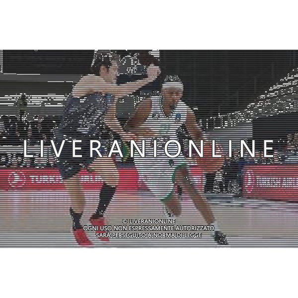 Basket EuroCup 2019/2020 Trento, Italia 04/02/2020 Dolomiti Energia Trento vs Darussafaka Tekfen Istanbul Nella foto: Jarrod Jones (21) Darussafaka Tekfen Istanbul - Davide Pascolo (7) Dolomiti Energia Trentino FOTO ROBERTO TOMMASINI-ALESSIO MARINI-AG ALDO LIVERANI SAS