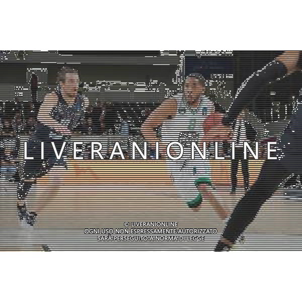 Basket EuroCup 2019/2020 Trento, Italia 04/02/2020 Dolomiti Energia Trento vs Darussafaka Tekfen Istanbul Nella foto: Gary Browne (8) Darussafaka Tekfen Istanbul - Toto Forray (10) Dolomiti Energia Trentino FOTO ROBERTO TOMMASINI-ALESSIO MARINI-AG ALDO LIVERANI SAS