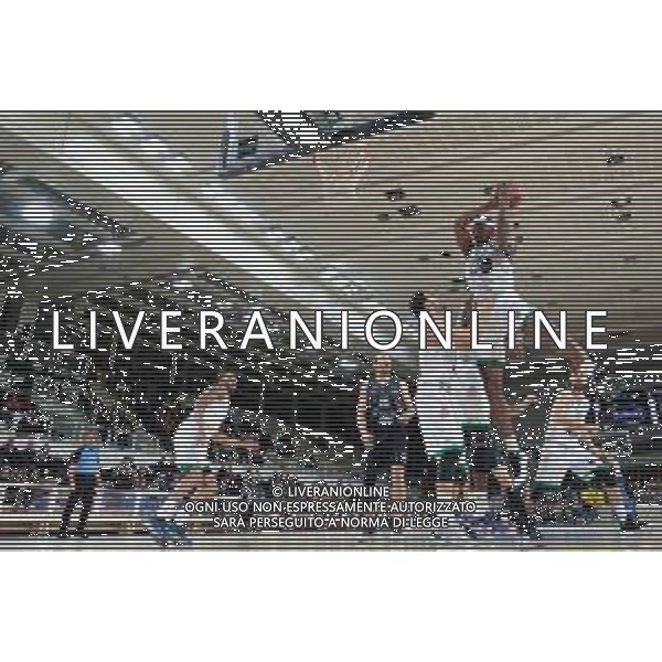 Basket EuroCup 2019/2020 Trento, Italia 04/02/2020 Dolomiti Energia Trento vs Darussafaka Tekfen Istanbul Nella foto: Jarrod Jones (21) Darussafaka Tekfen Istanbul a rimbalzo. FOTO ROBERTO TOMMASINI-ALESSIO MARINI-AG ALDO LIVERANI SAS
