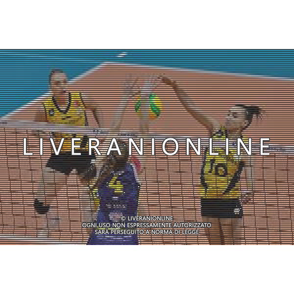 Volley Champions League Women 2019/2020 Siena, Italia 05/02/2020 Savino Del Bene Scandicci vs Vakifbank Istanbul Nella foto: Muro di Ofelia Malinov (Savino Del Bene Scandicci) ©Lisa Guglielmi - Alessio Marini / AGENZIA ALDO LIVERANI SAS