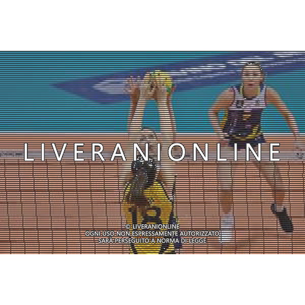 Volley Champions League Women 2019/2020 Siena, Italia 05/02/2020 Savino Del Bene Scandicci vs Vakifbank Istanbul Nella foto: Ofelia Malinov (Savino Del Bene Scandicci) e Zehra Gunes (VakifBank Istanbul) a rete ©Lisa Guglielmi - Alessio Marini / AGENZIA ALDO LIVERANI SAS
