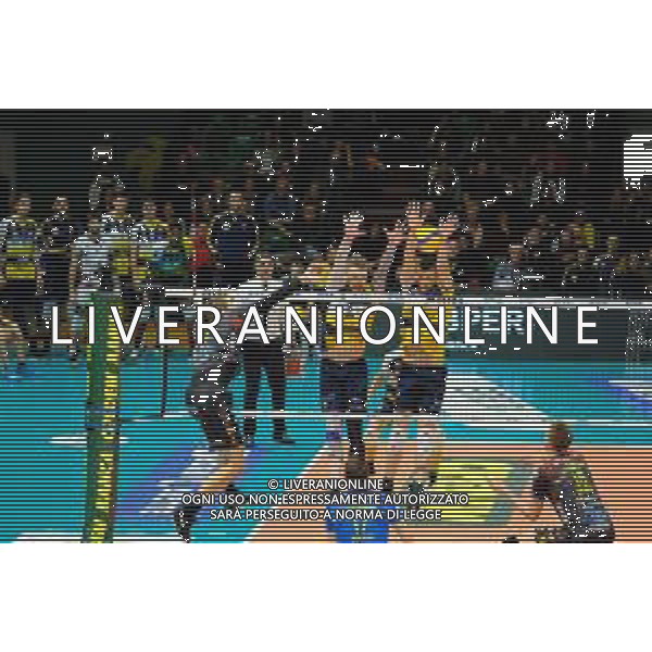 Campionato di Volley Superlega Serie A 2019/2020 Modena, Italia 05/02/2020 Leo Shoes Modena vs Cucine Lube Civitanova Nella foto: Muro di Ivan Zaytsev (09) (Loe Shoes Modena) e Daniele Mazzone (18) (Leo Shoes Modena) ©Daniele Nicli - Alessio Marini / AGENZIA ALDO LIVERANI SAS