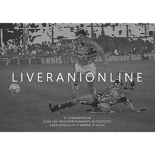 07-10-1990 GENOVA SEDICESIMI DI FINALE DI COPPA DELLE COPPE SAMPDORIA KAISERLAUTERN 2-0 NELLA FOTO ROBERTO MANCINI AG ALDO LIVERANI SAS