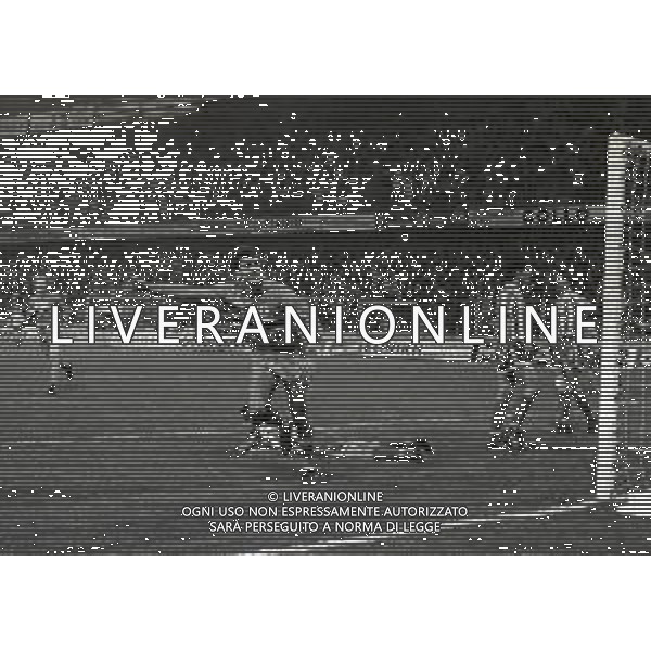 07-11-1990 GENOVA COPPA DELLE COPPE OTTAVI DI RITORNO SAMPDORIA-OLYMPIAKOS 3-1 NELLA FOTO DOPO GOAL MARCO BRANCA AG ALDO LIVERANI SAS
