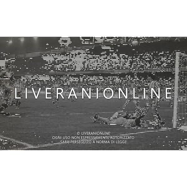 07-11-1990 GENOVA COPPA DELLE COPPE OTTAVI DI RITORNO SAMPDORIA-OLYMPIAKOS 3-1 NELLA FOTO GOAL MARCO BRANCA AG ALDO LIVERANI SAS