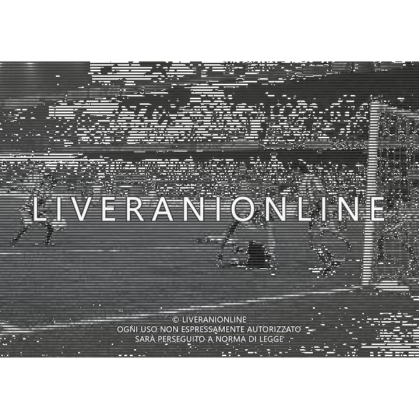 07-11-1990 GENOVA COPPA DELLE COPPE OTTAVI DI RITORNO SAMPDORIA-OLYMPIAKOS 3-1 NELLA FOTO GOAL MARCO BRANCA AG ALDO LIVERANI SAS