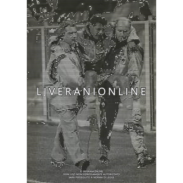 07-11-1990 GENOVA COPPA DELLE COPPE OTTAVI DI RITORNO SAMPDORIA-OLYMPIAKOS 3-1 NELLA FOTO INFORTUNIO TONINO CEREZO AG ALDO LIVERANI SAS