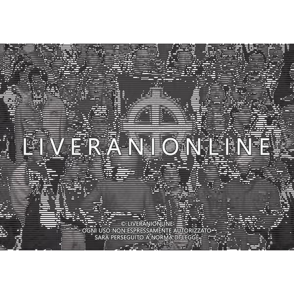 28-10-1990 TORINO CAMPIONATO DI CALCIO SERIE A JUVENTUS INTER 4-2 NELLA FOTO TIFOSI ESTREMISTI ALZANO IL BRACCIO AG ALDO LIVERANI SAS