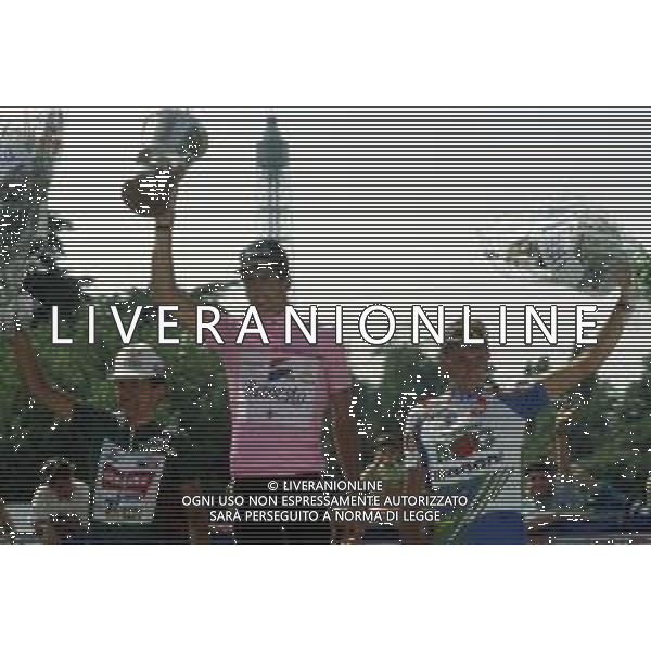 RETROSPETTIVA MIGUEL INDURAIN CICLISTA NELLA FOTO MIGUEL INDURAIN CON LA MAGLIA ROSA VINCE IL GIRO D\'ITALIA 1992 CON CLAUDIO CHIAPPUCCI E -------------- AG ALDO LIVERANI SAS