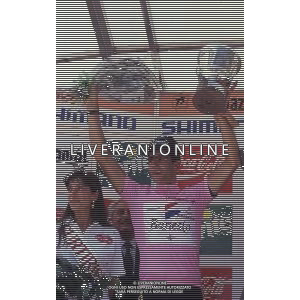 RETROSPETTIVA MIGUEL INDURAIN CICLISTA NELLA FOTO MIGUEL INDURAIN CON LA MAGLIA ROSA VINCE IL GIRO D\'ITALIA 1992 AG ALDO LIVERANI SAS