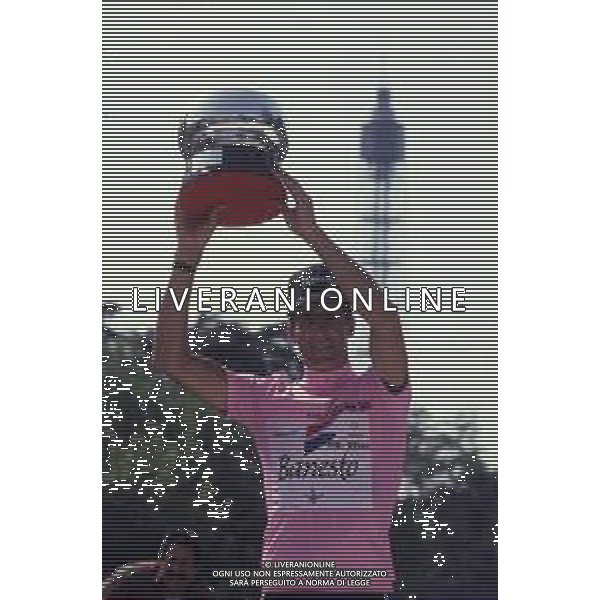 RETROSPETTIVA MIGUEL INDURAIN CICLISTA NELLA FOTO MIGUEL INDURAIN CON LA MAGLIA ROSA VINCE IL GIRO D\'ITALIA 1992 AG ALDO LIVERANI SAS