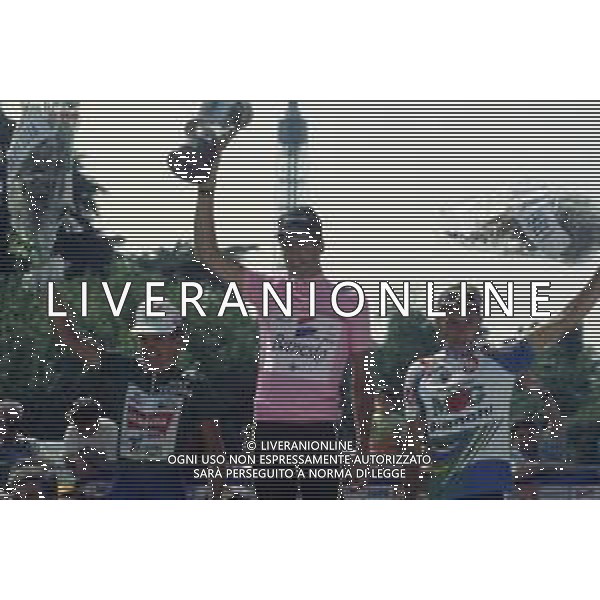 RETROSPETTIVA MIGUEL INDURAIN CICLISTA NELLA FOTO MIGUEL INDURAIN CON LA MAGLIA ROSA VINCE IL GIRO D\'ITALIA 1992 CON CLAUDIO CHIAPPUCCI E -------------- AG ALDO LIVERANI SAS