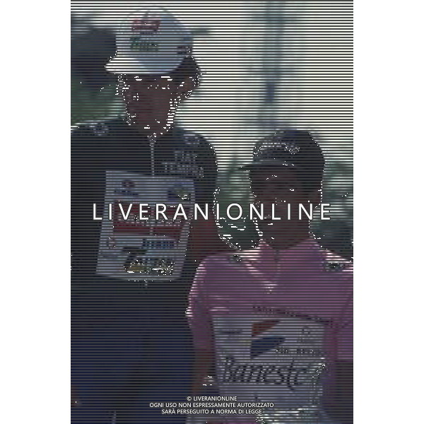 RETROSPETTIVA MIGUEL INDURAIN CICLISTA NELLA FOTO MIGUEL INDURAIN CON LA MAGLIA ROSA VINCE IL GIRO D\'ITALIA 1992 CON CLAUIO CHIAPPUCCI AG ALDO LIVERANI SAS