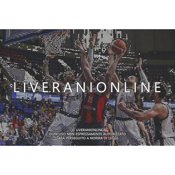 FIBA Intercontinental Cup Tenerife, Italia 07/02/2020 Segafredo Virtus Bologna vs San Lorenzo de Almagro Nella foto: Esteban Batista (San Lorenzo de Almagro) ostacolato da Kyle Weems (Segafredo Virtus Bologna) e Julian Gamble (Segafredo Virtus Bologna) ©Davide Di Lalla - Alessio Marini / AGENZIA ALDO LIVERANI SAS