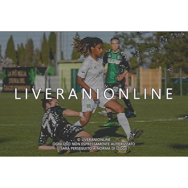 Calcio Coppa Italia Femminile 2019/2020 San Gimignano (SI), Italia 07/02/2020 Florentia S. Gimignano vs Sassuolo Nella foto: Martina Lenzini (S) da terra anticipa Dessi Dupuy (FL) ©Fabio Fagiolini - Alessio Marini / AGENZIA ALDO LIVERANI SAS
