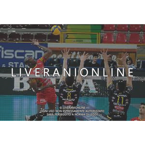 Campionato di Volley Superlega Serie A 2019/2020 Verona, Italia 08/02/2020 Calzedonia Verona vs Tonno Callipo Calabria Vibo Valentia Nella foto: Schiacciata di Aboubacar Drame Neto (5) Tonno Callipo Calabria - Vibo Valentia FOTO ROBERTO TOMMASINI-ALESSIO MARINI-AG ALDO LIVERANI SAS